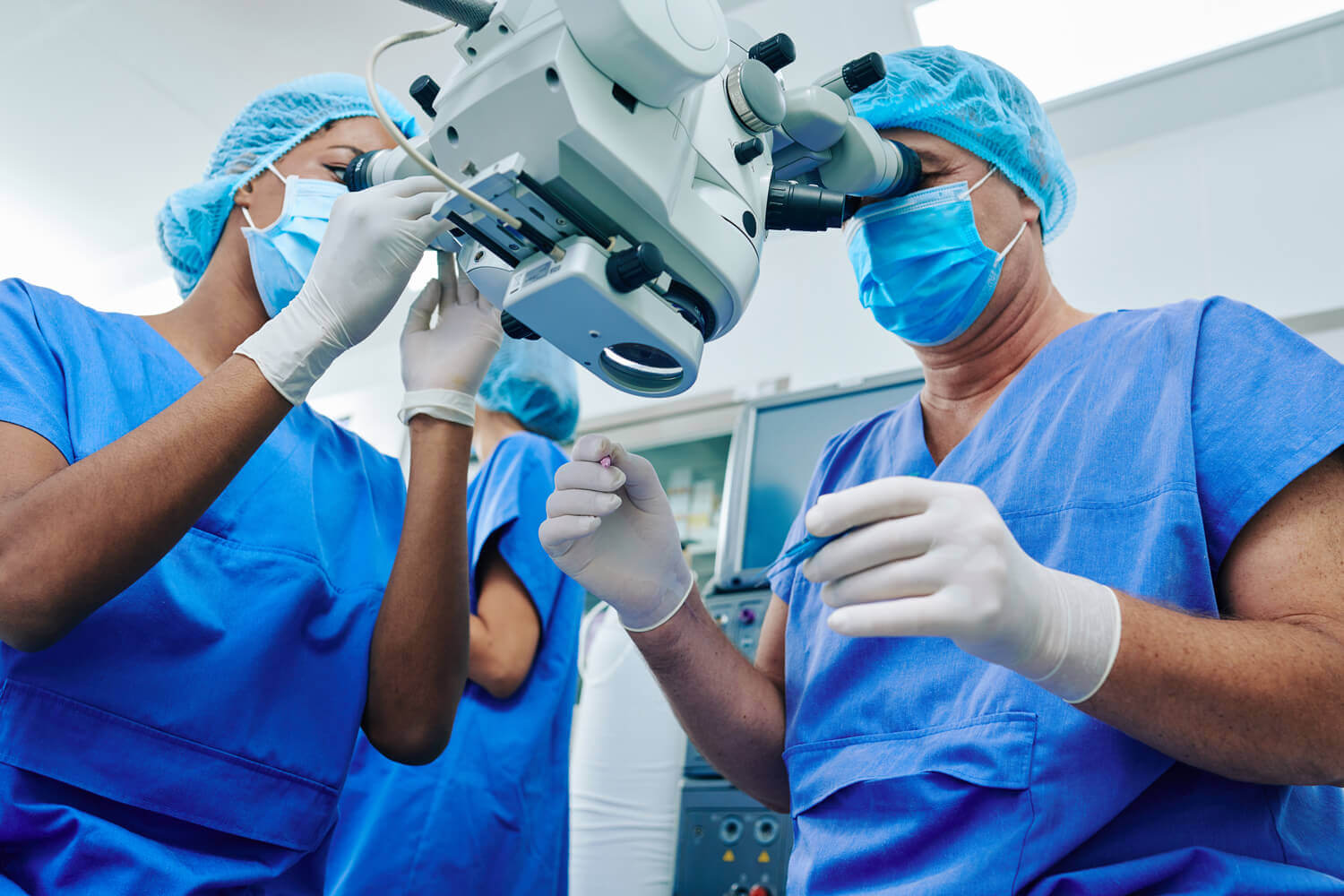 Know the risks involved in laser eye surgery